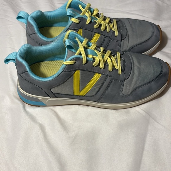 Vionic Rechelle Sneaker- Light Grey
Suede Leather size 9 - Picture 3 of 11